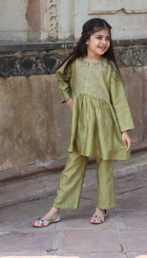 Girls Floral Embroidered Chikankari Pure Cotton Kurti With Trousers